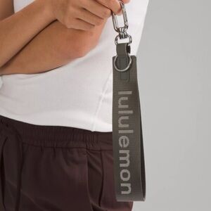 NWT LULULEMON NEVER LOST KEYCHAIN